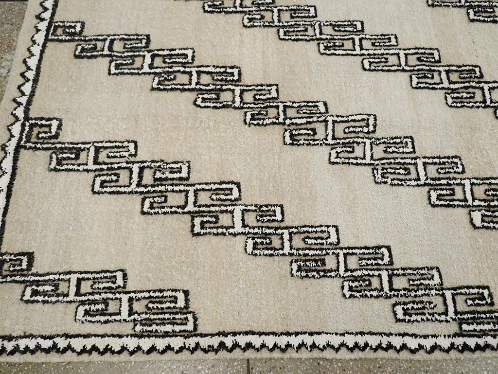 Contemporary Turkish Room Size Carpet, No.30186 - Galerie Shabab
