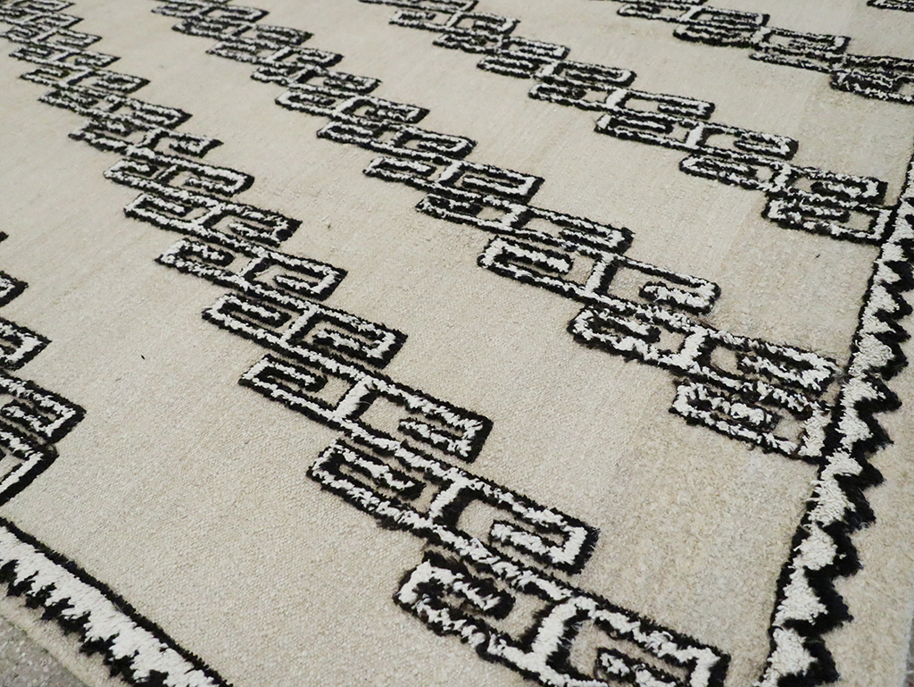 Contemporary Turkish Room Size Carpet, No.30186 - Galerie Shabab