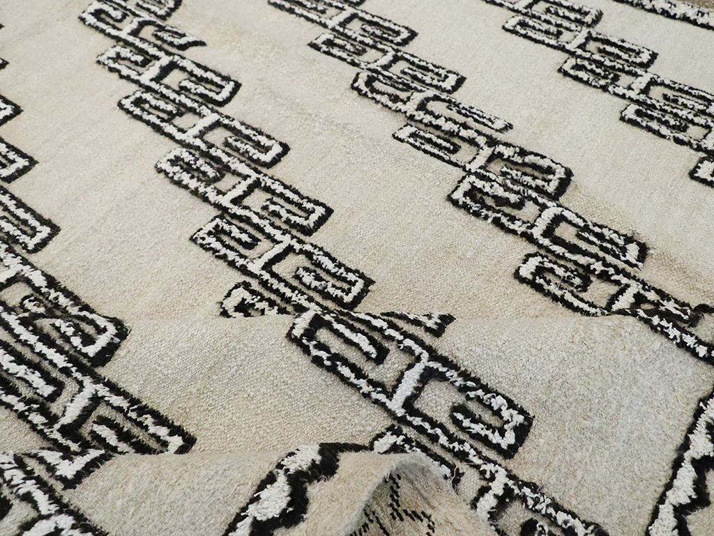 Contemporary Turkish Room Size Carpet, No.30186 - Galerie Shabab