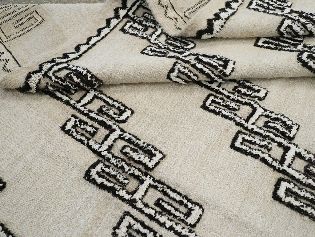 Contemporary Turkish Room Size Carpet, No.30186 - Galerie Shabab
