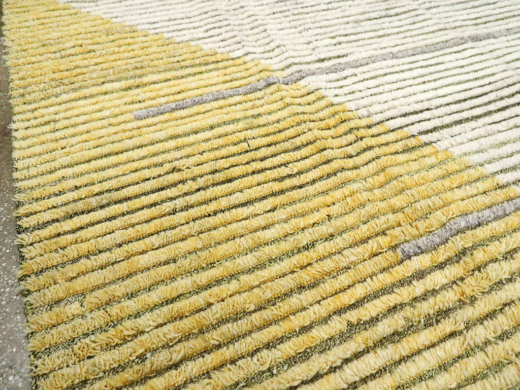 Contemporary Turkish Room Size Carpet, No.30187 - Galerie Shabab