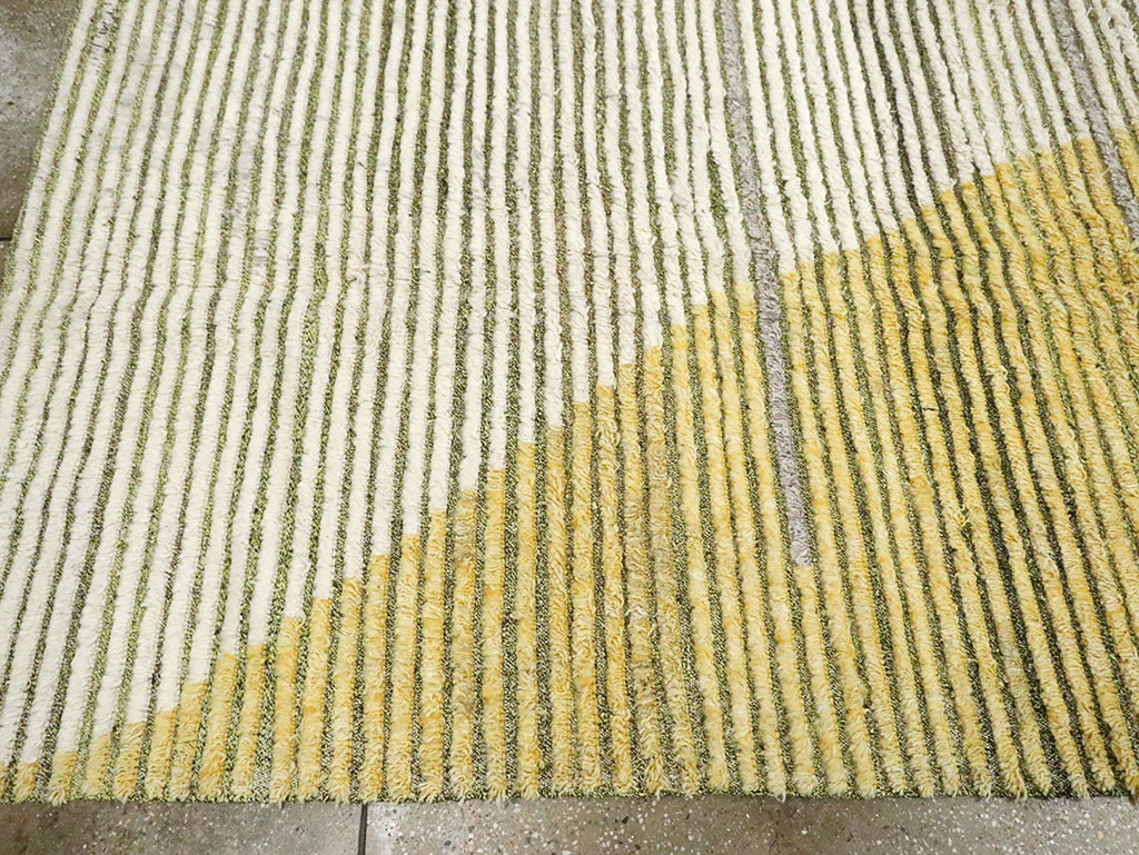 Contemporary Turkish Room Size Carpet, No.30187 - Galerie Shabab