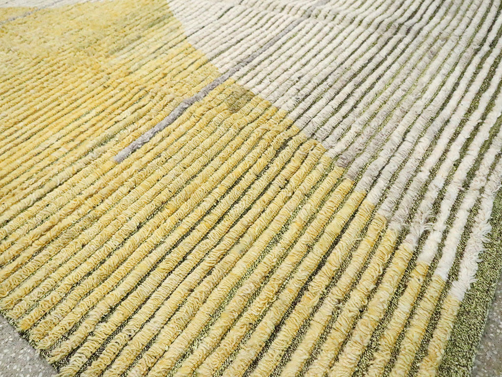 Contemporary Turkish Room Size Carpet, No.30187 - Galerie Shabab