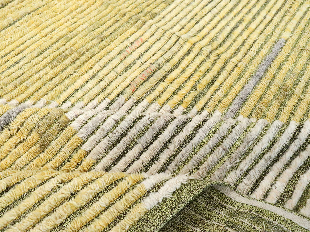 Contemporary Turkish Room Size Carpet, No.30187 - Galerie Shabab