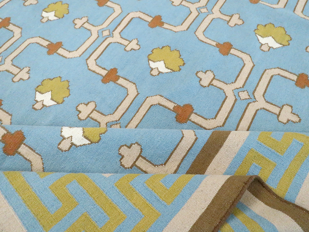 Contemporary Indian Flatweave Dhurrie Room Size Carpet, No.30199 - Galerie Shabab