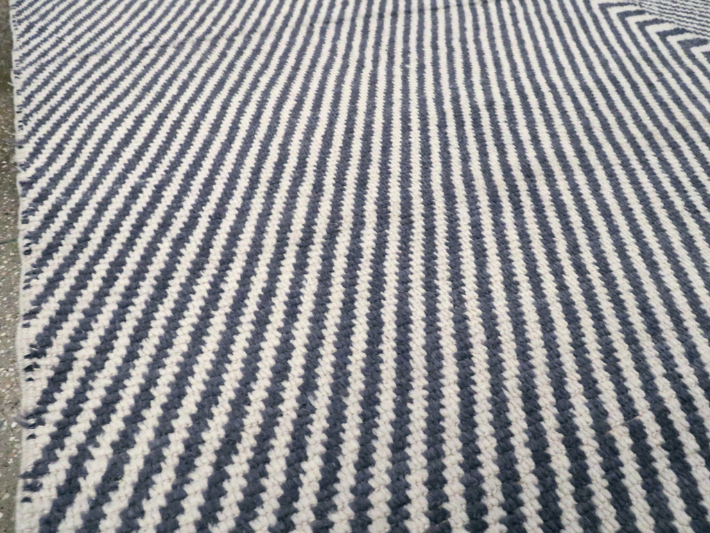 Modern Turkish Room Size Carpet, No.30216 - Galerie Shabab