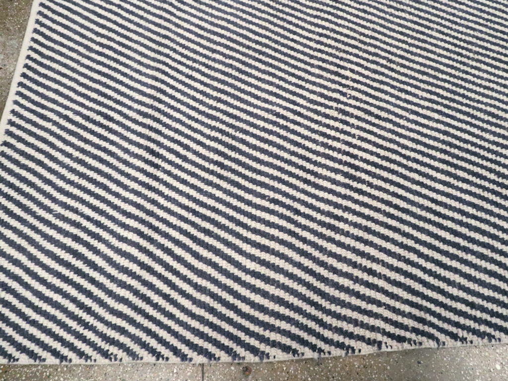 Modern Turkish Room Size Carpet, No.30216 - Galerie Shabab