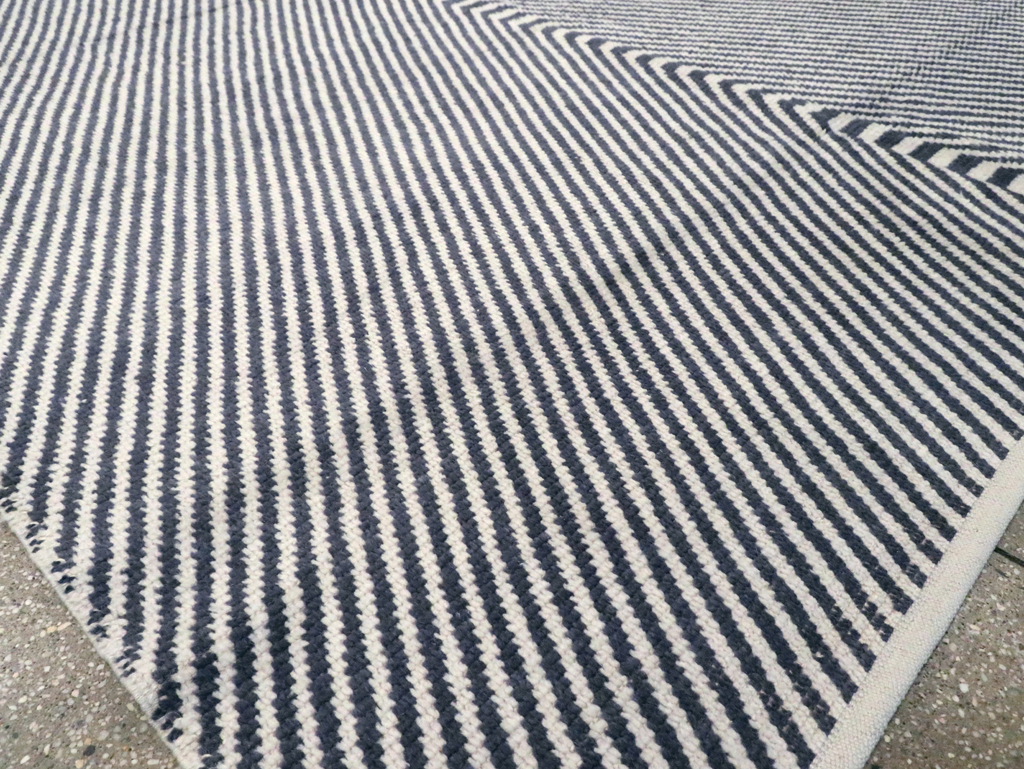 Modern Turkish Room Size Carpet, No.30216 - Galerie Shabab