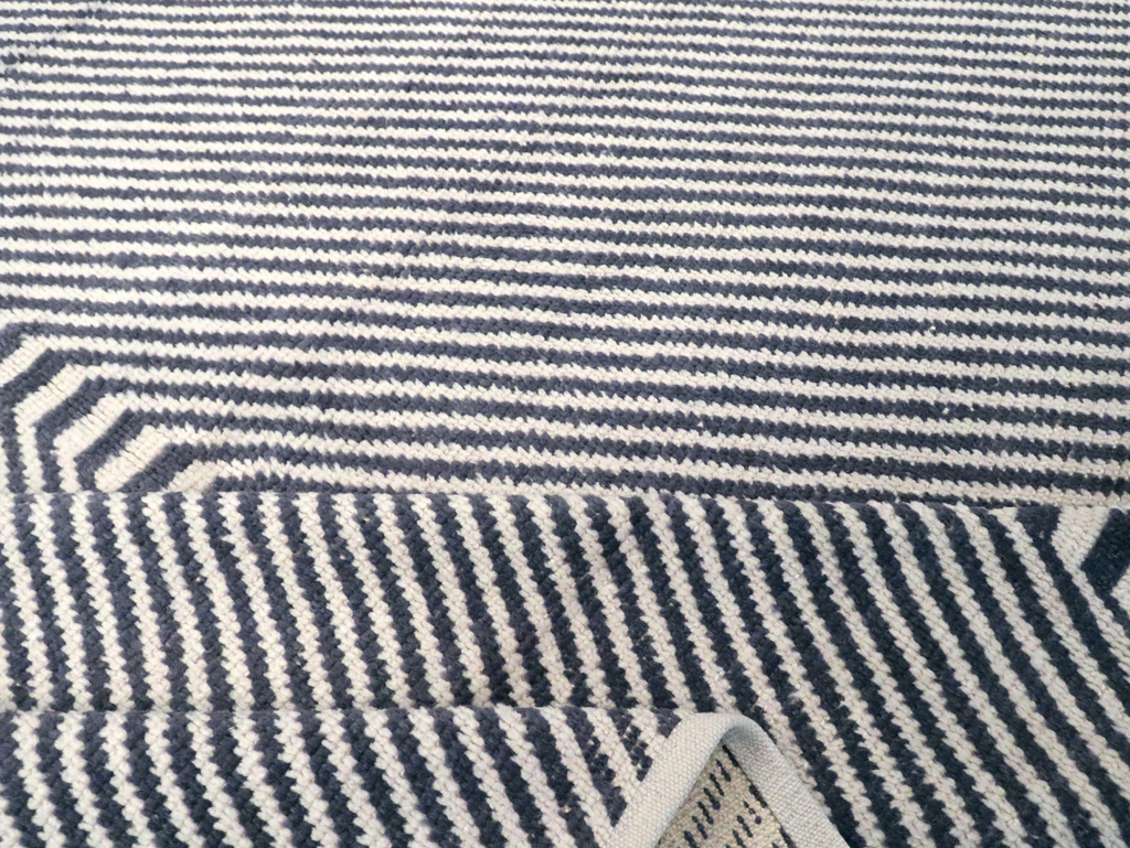 Modern Turkish Room Size Carpet, No.30216 - Galerie Shabab