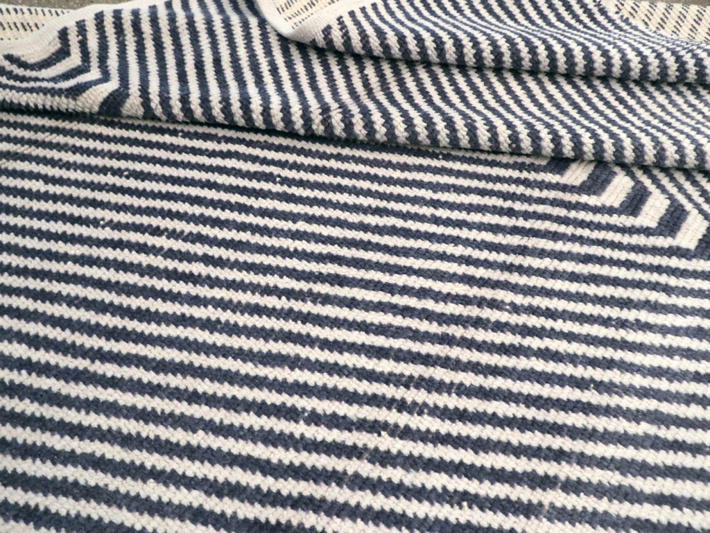 Modern Turkish Room Size Carpet, No.30216 - Galerie Shabab