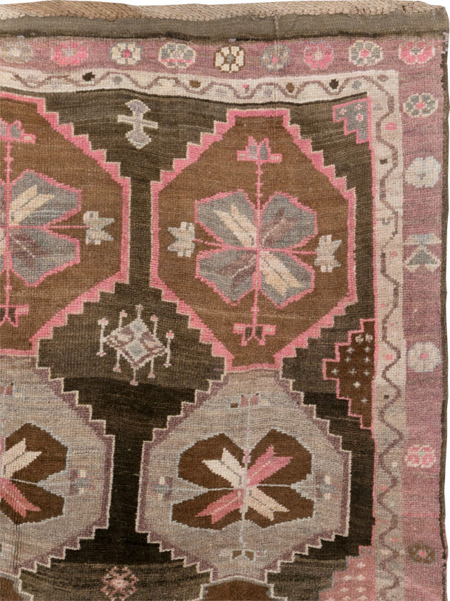 Vintage Anatolian Room Size Carpet, No.30224 - Galerie Shabab