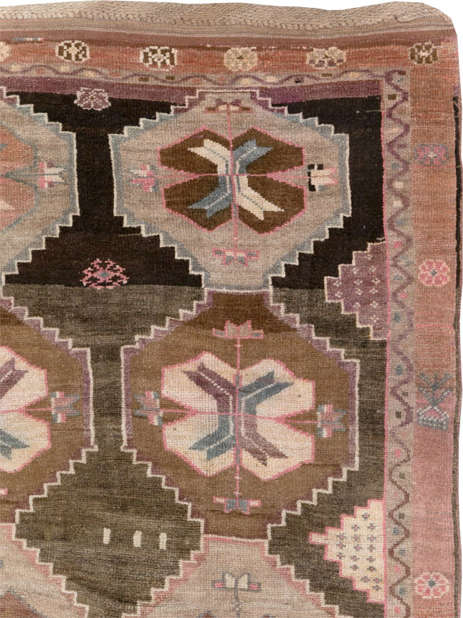 Vintage Anatolian Room Size Carpet, No.30224 - Galerie Shabab