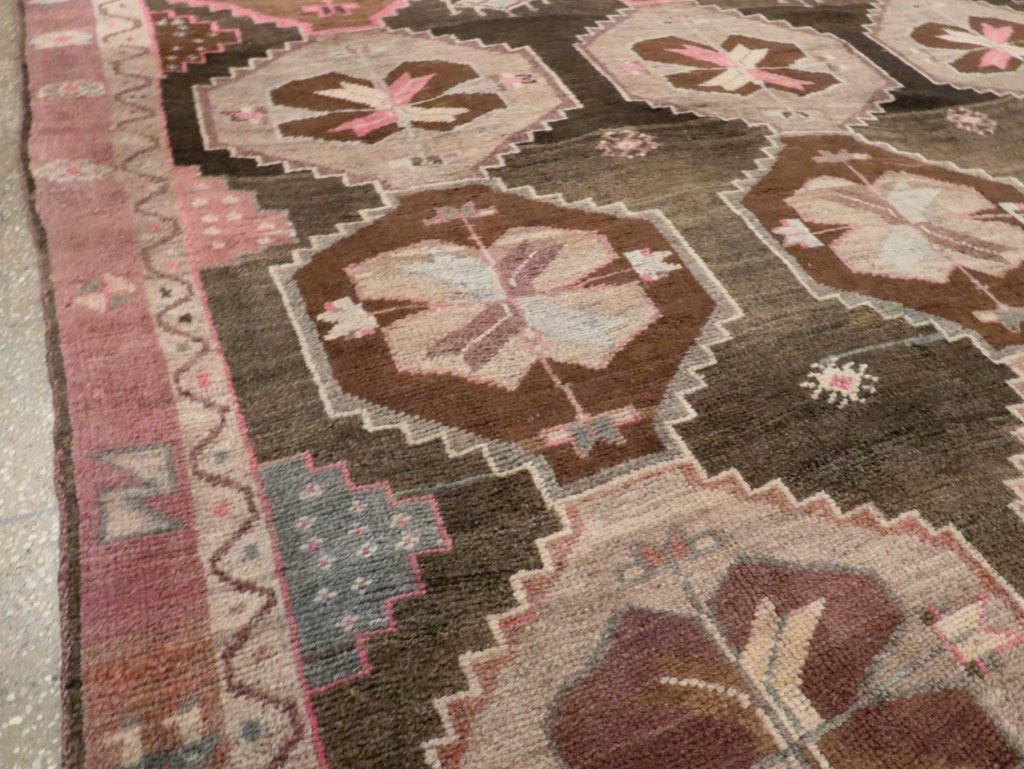 Vintage Anatolian Room Size Carpet, No.30224 - Galerie Shabab