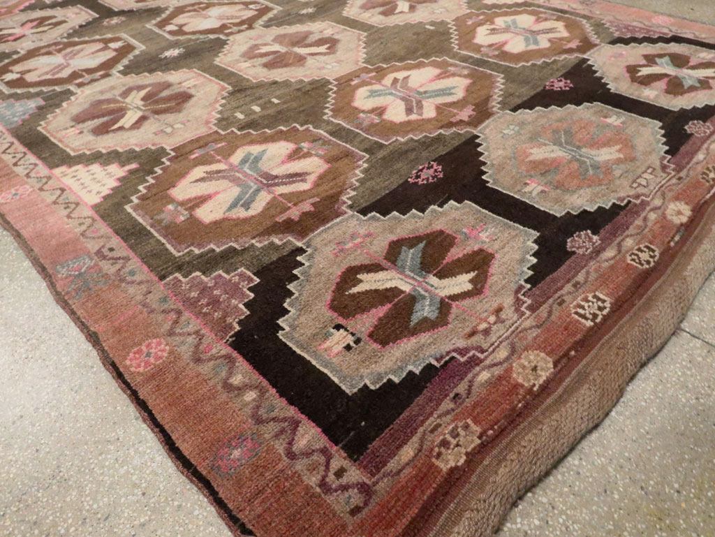 Vintage Anatolian Room Size Carpet, No.30224 - Galerie Shabab