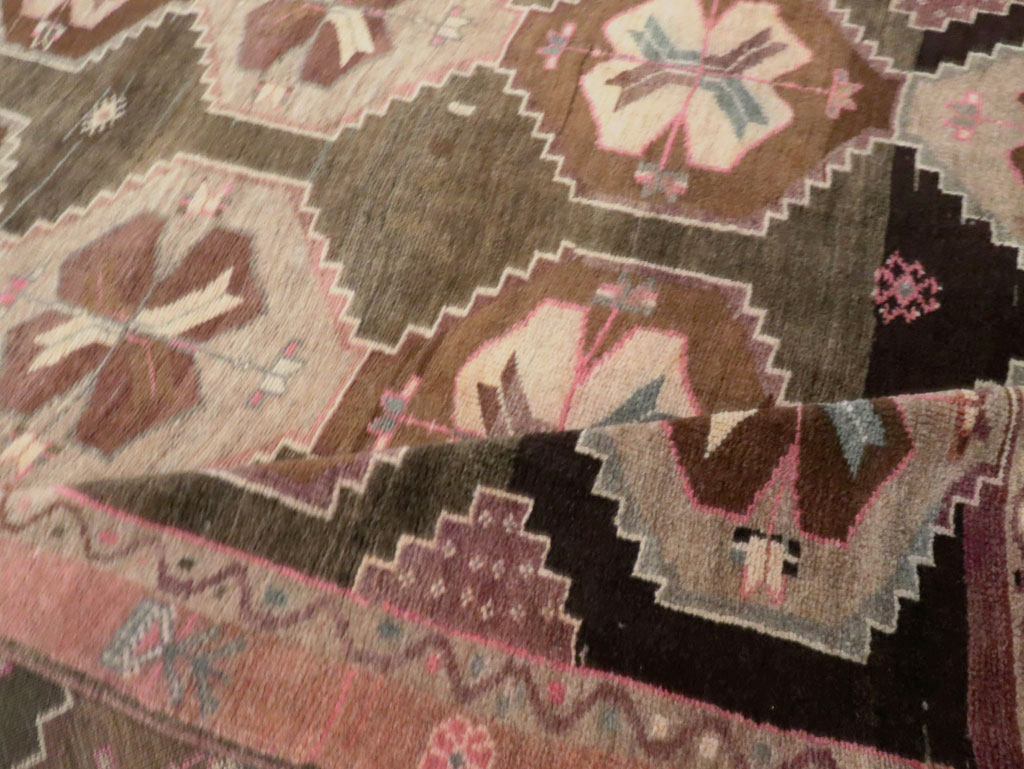 Vintage Anatolian Room Size Carpet, No.30224 - Galerie Shabab