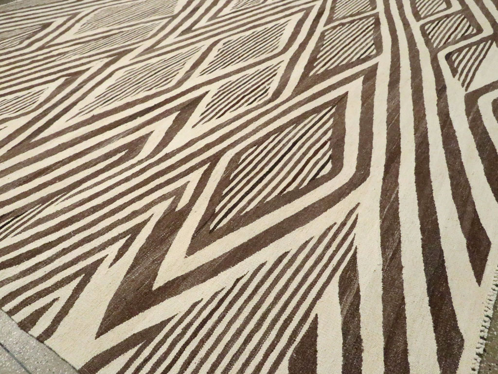 Swedish Inspired Modern Turkish Flatweave Kilim Large Carpet, No.30251 - Galerie Shabab