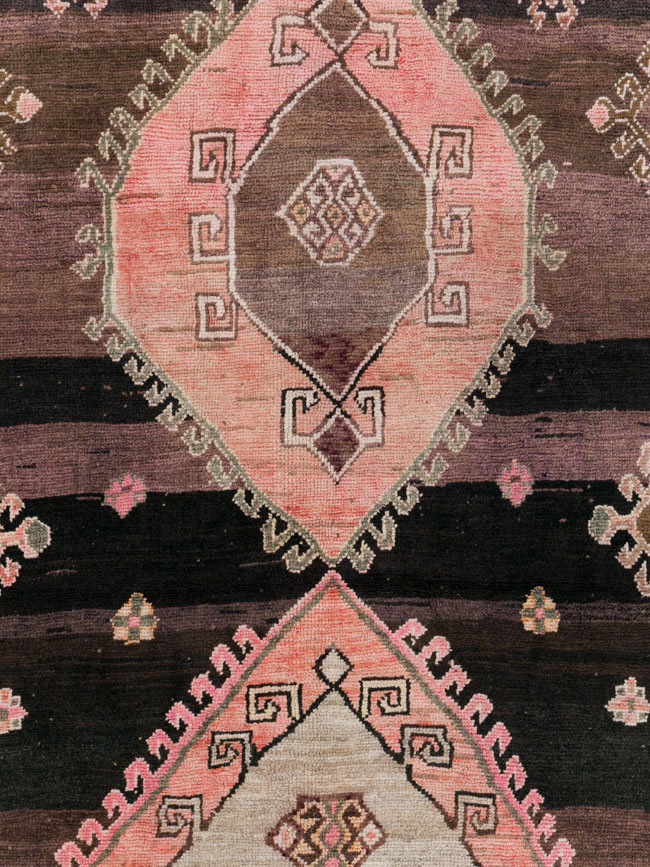 Vintage Anatolian Carpet, No.30257 - Galerie Shabab