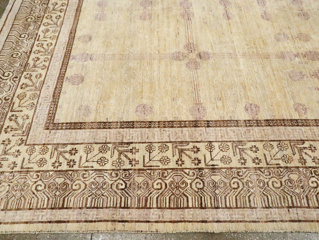 Modern East Turkestan Khotan Room Size Carpet, No.30270 - Galerie Shabab