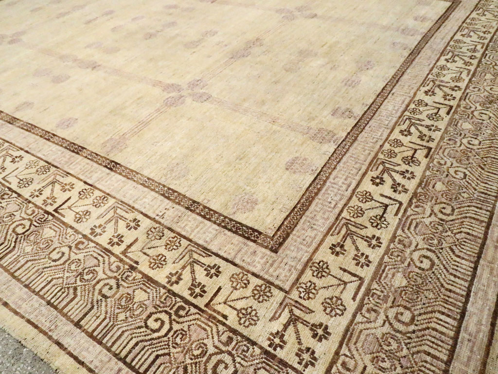 Modern East Turkestan Khotan Room Size Carpet, No.30270 - Galerie Shabab