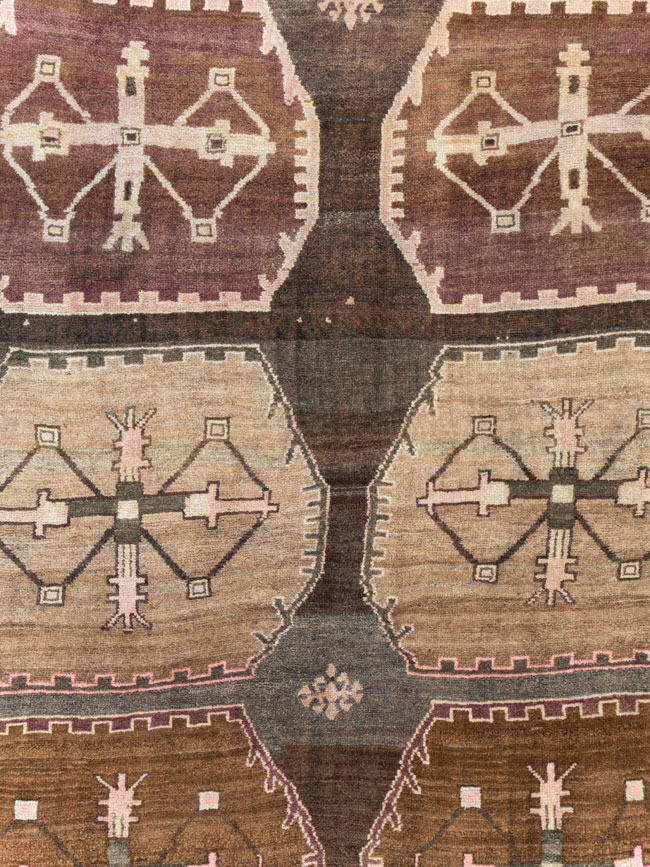 Vintage Turkish Anatolian Room Size Carpet, No.30278 - Galerie Shabab