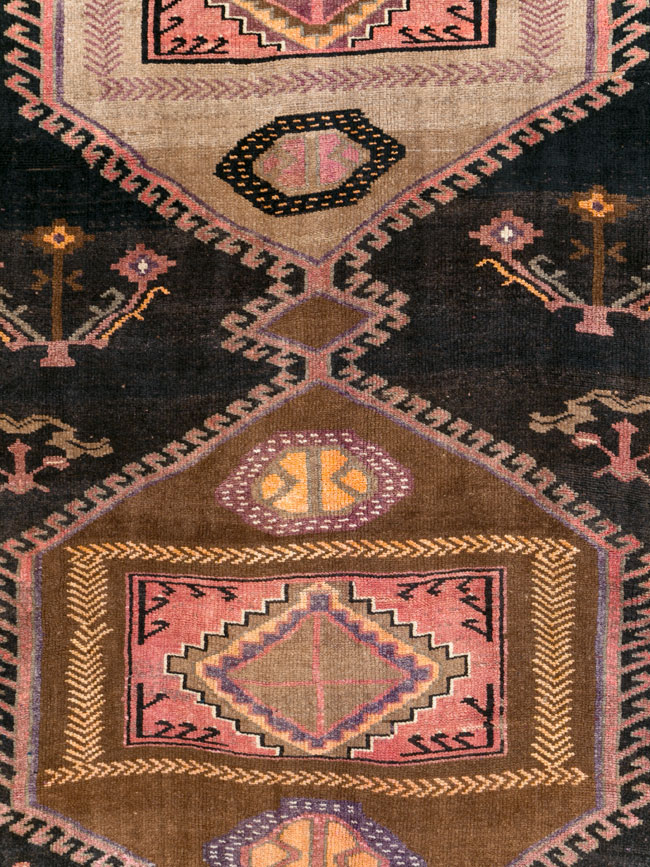 Vintage Turkish Anatolian Room Size Carpet, No.30280 - Galerie Shabab