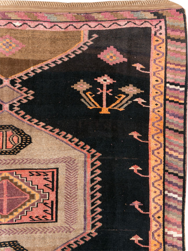 Vintage Turkish Anatolian Room Size Carpet, No.30280 - Galerie Shabab
