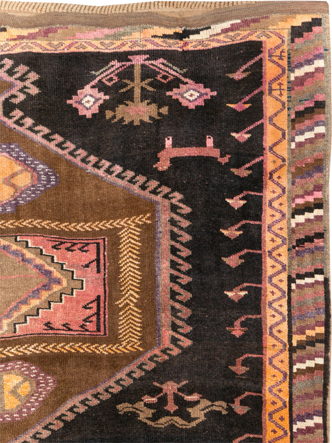 Vintage Turkish Anatolian Room Size Carpet, No.30280 - Galerie Shabab