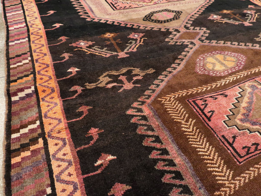 Vintage Turkish Anatolian Room Size Carpet, No.30280 - Galerie Shabab