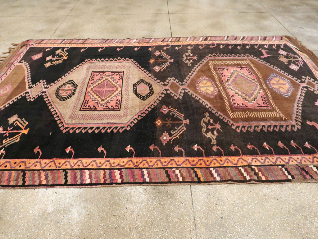 Vintage Turkish Anatolian Room Size Carpet, No.30280 - Galerie Shabab