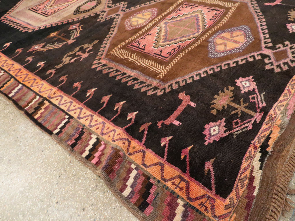Vintage Turkish Anatolian Room Size Carpet, No.30280 - Galerie Shabab