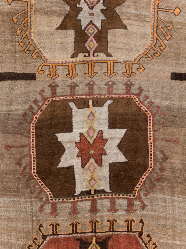 Vintage Turkish Anatolian Small Room Size Carpet, No.30290 - Galerie Shabab