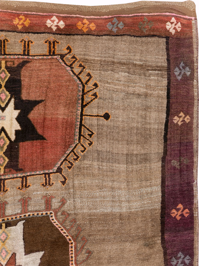 Vintage Turkish Anatolian Small Room Size Carpet, No.30290 - Galerie Shabab