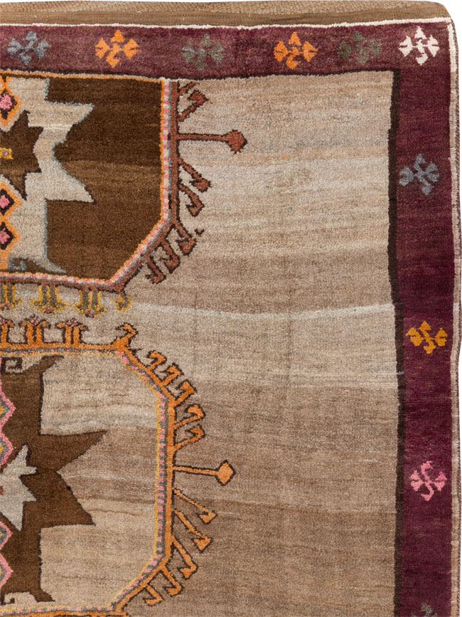 Vintage Turkish Anatolian Small Room Size Carpet, No.30290 - Galerie Shabab