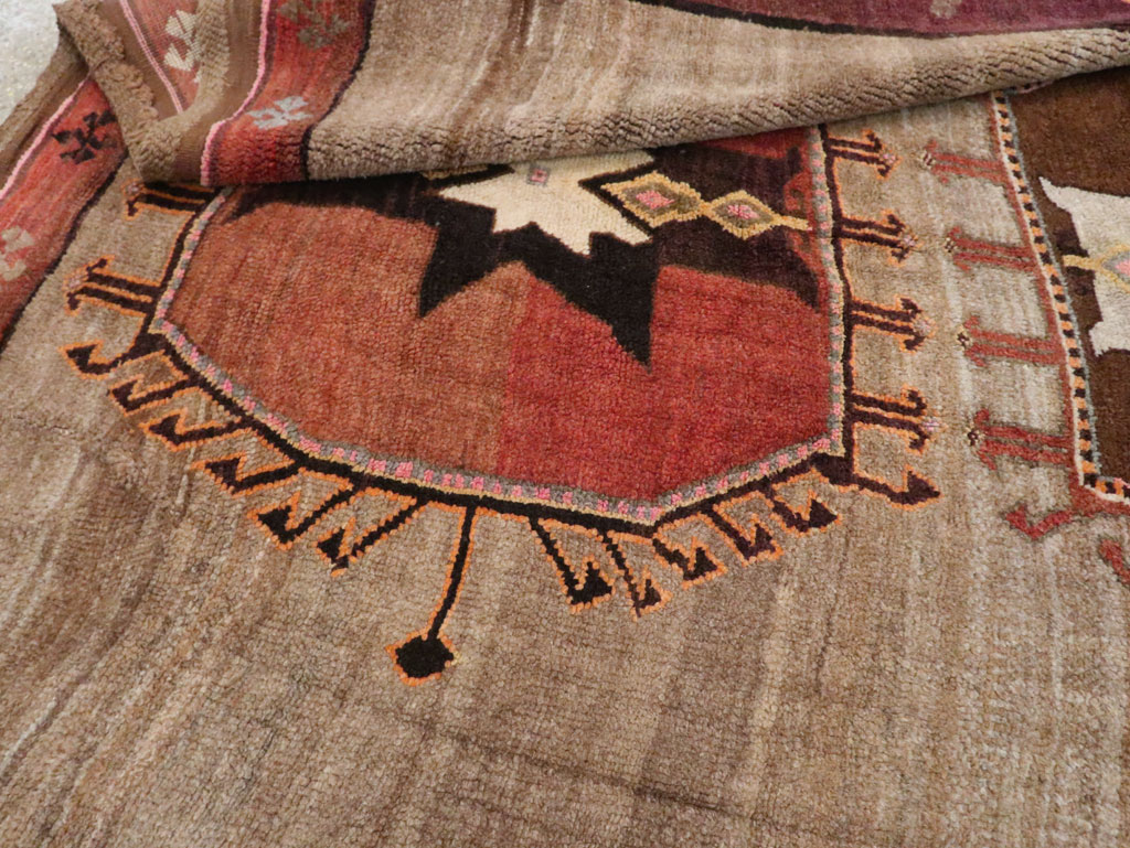 Vintage Turkish Anatolian Small Room Size Carpet, No.30290 - Galerie Shabab