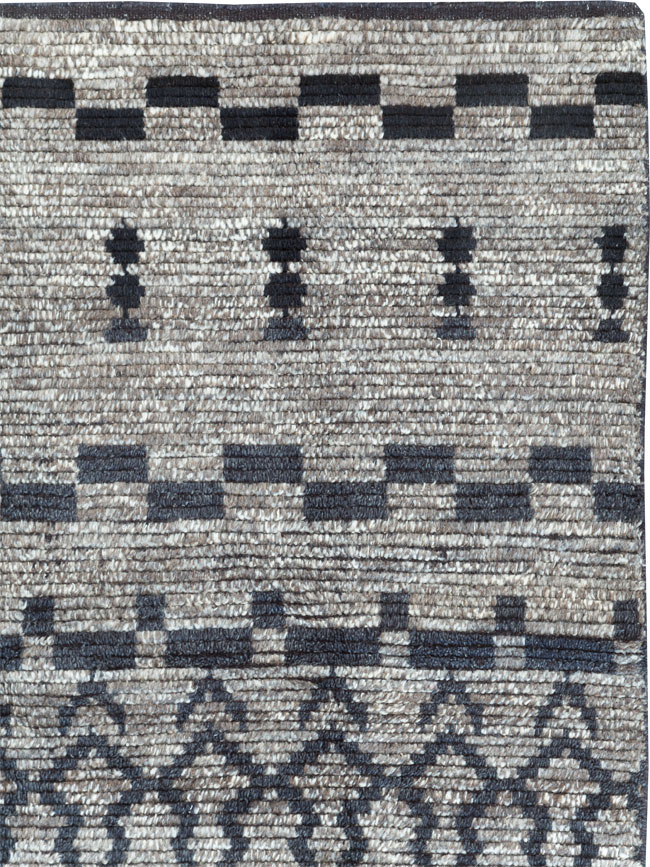 Contemporary Moroccan Inspired Accent Rug, No.30305 - Galerie Shabab