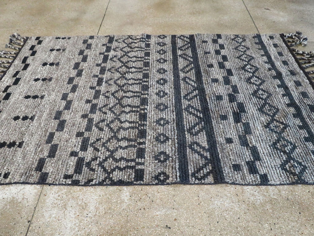 Contemporary Moroccan Inspired Accent Rug, No.30305 - Galerie Shabab