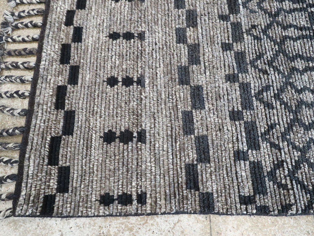 Contemporary Moroccan Inspired Accent Rug, No.30305 - Galerie Shabab