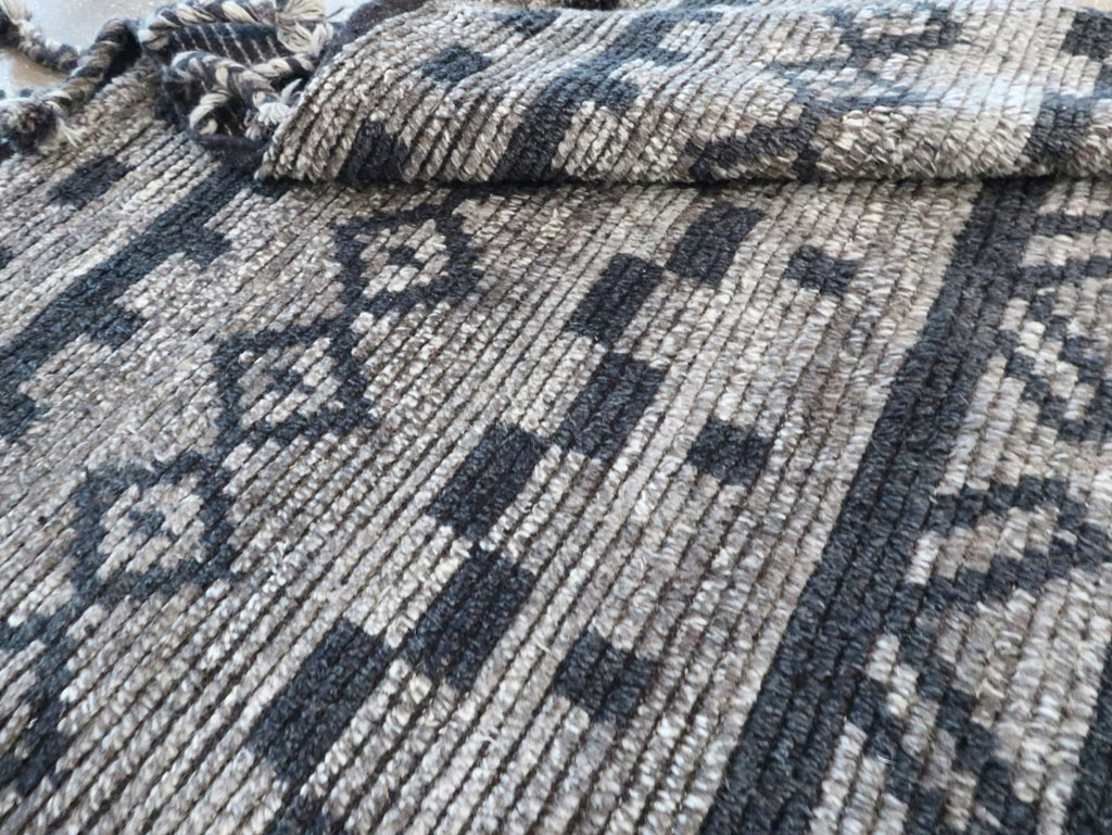 Contemporary Moroccan Inspired Accent Rug, No.30305 - Galerie Shabab