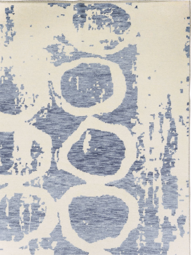 Modern Turkish Room Size Carpet, No.30311 - Galerie Shabab