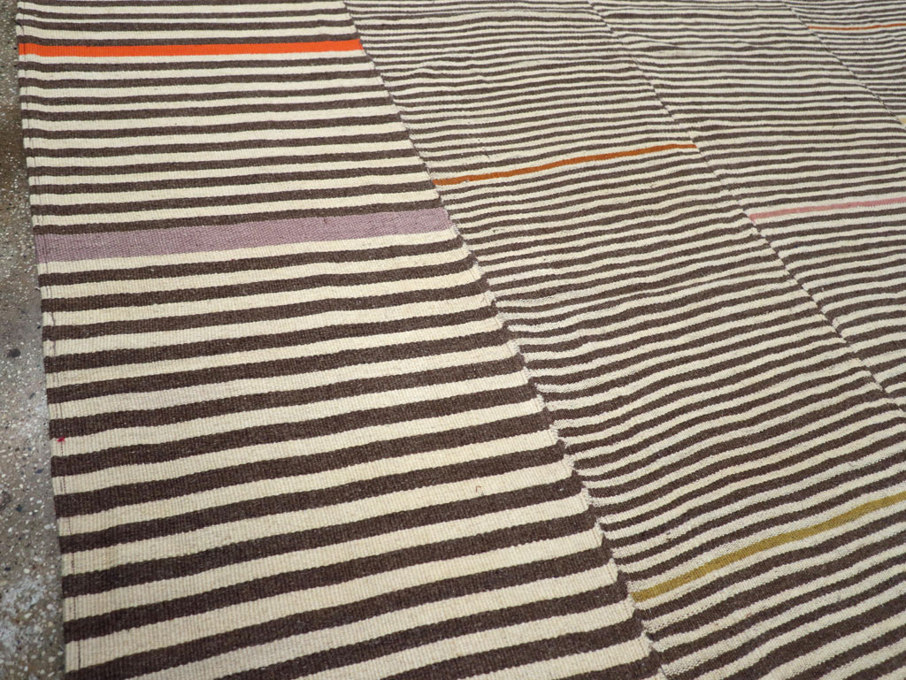 Contemporary Turkish Flatweave Kilim Room Size Carpet, No.30376 - Galerie Shabab