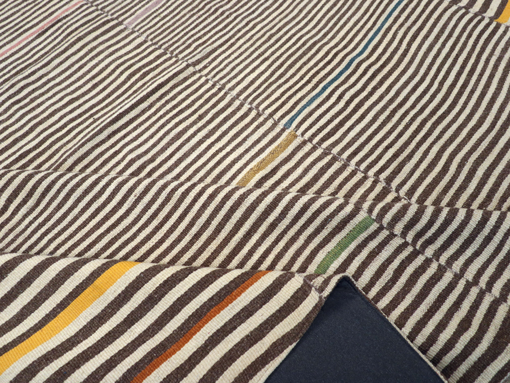 Contemporary Turkish Flatweave Kilim Room Size Carpet, No.30376 - Galerie Shabab