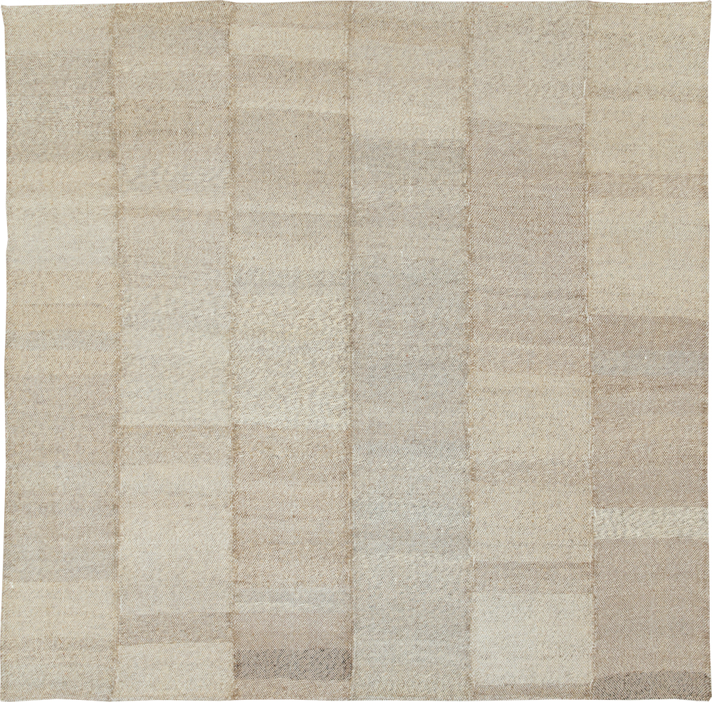 Modern Persian Flatweave Small Square Room Size Carpet, No.30381 - Galerie Shabab