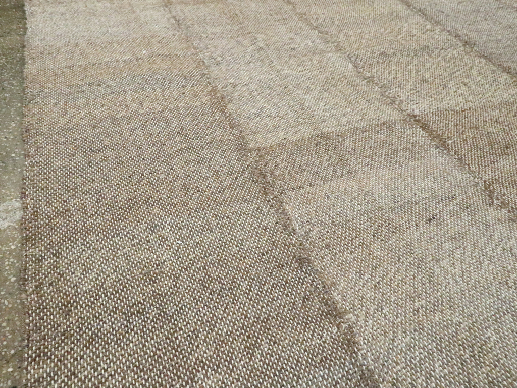 Modern Persian Flatweave Small Square Room Size Carpet, No.30381 - Galerie Shabab