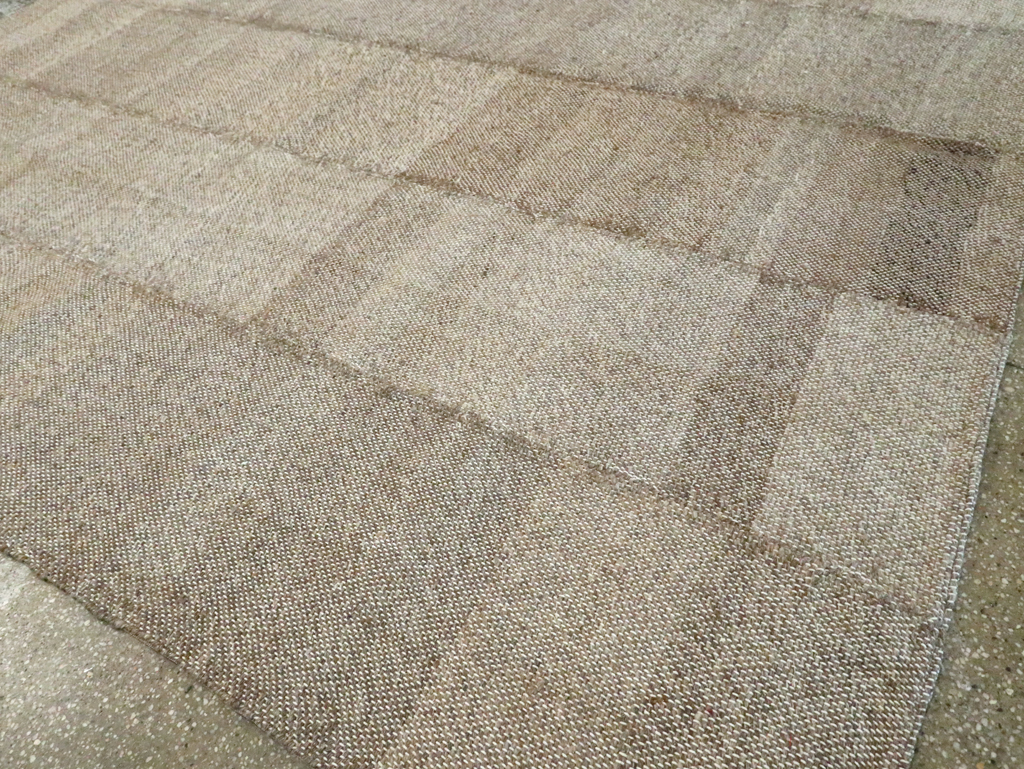 Modern Persian Flatweave Small Square Room Size Carpet, No.30381 - Galerie Shabab