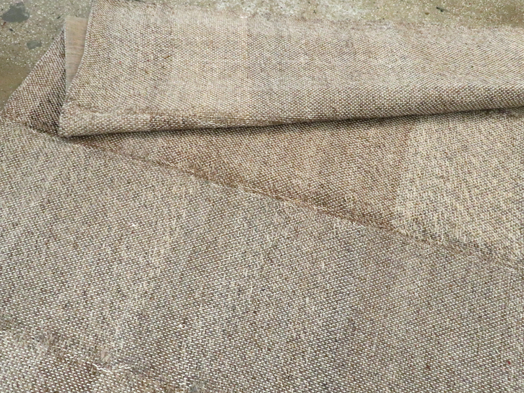 Modern Persian Flatweave Small Square Room Size Carpet, No.30381 - Galerie Shabab