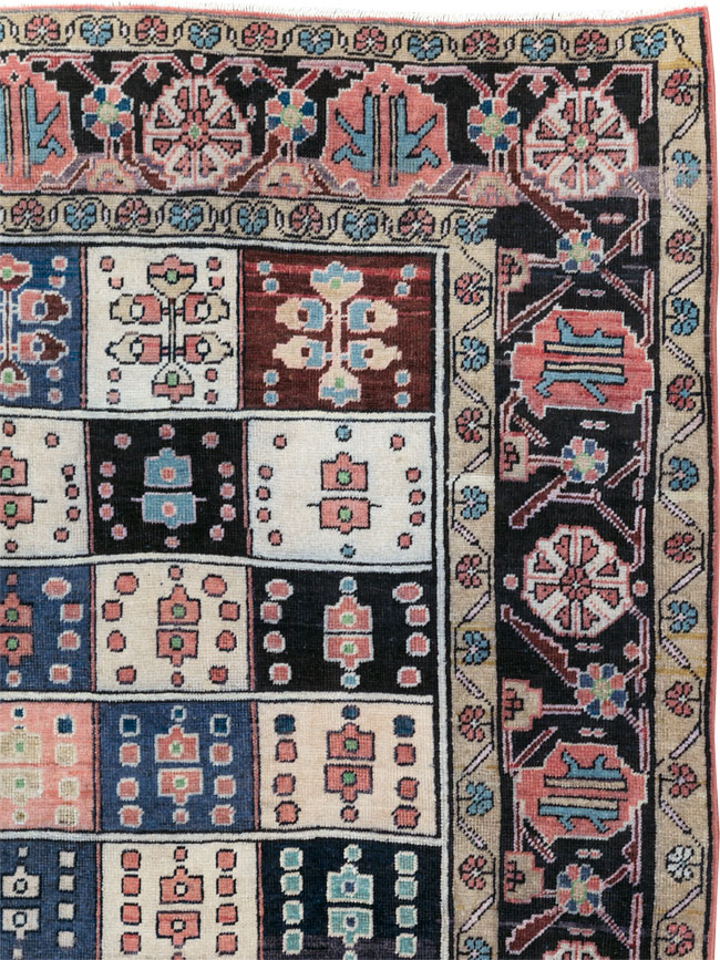 Vintage Persian Veece Small Room Size Carpet, No.30384 - Galerie Shabab