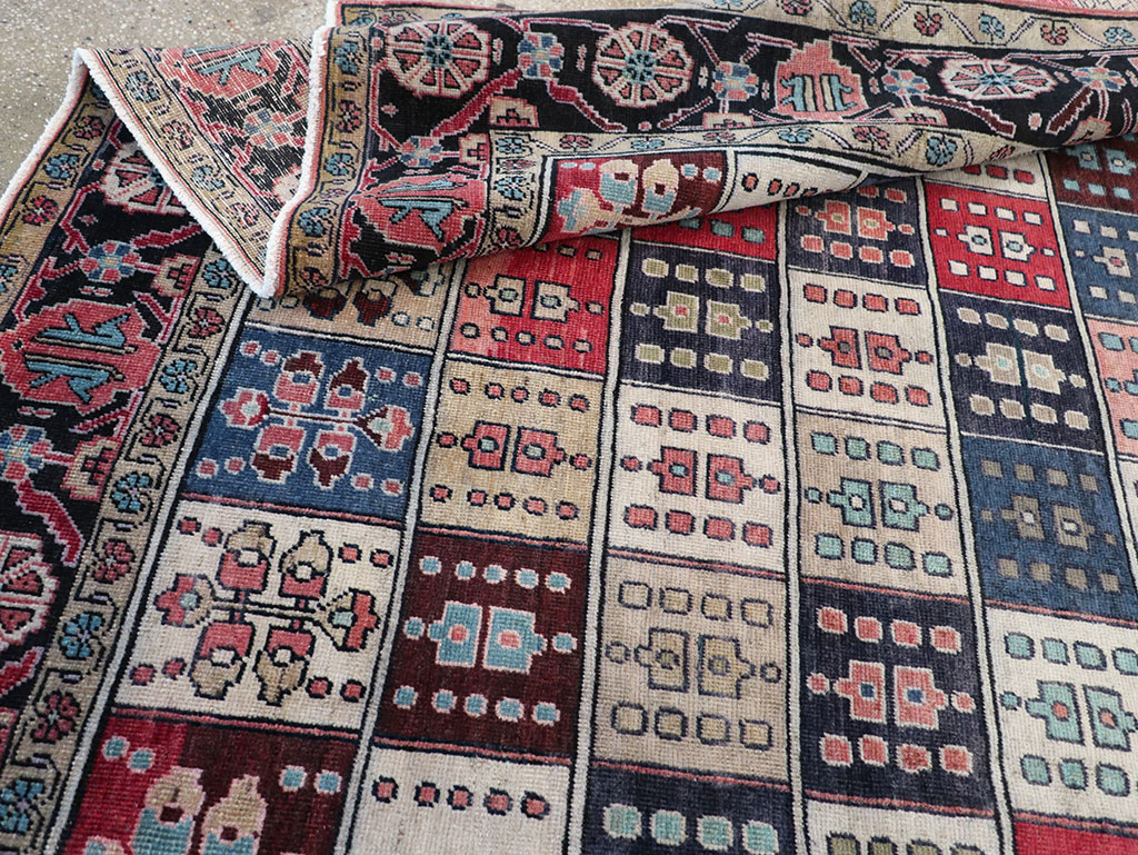 Vintage Persian Veece Small Room Size Carpet, No.30384 - Galerie Shabab