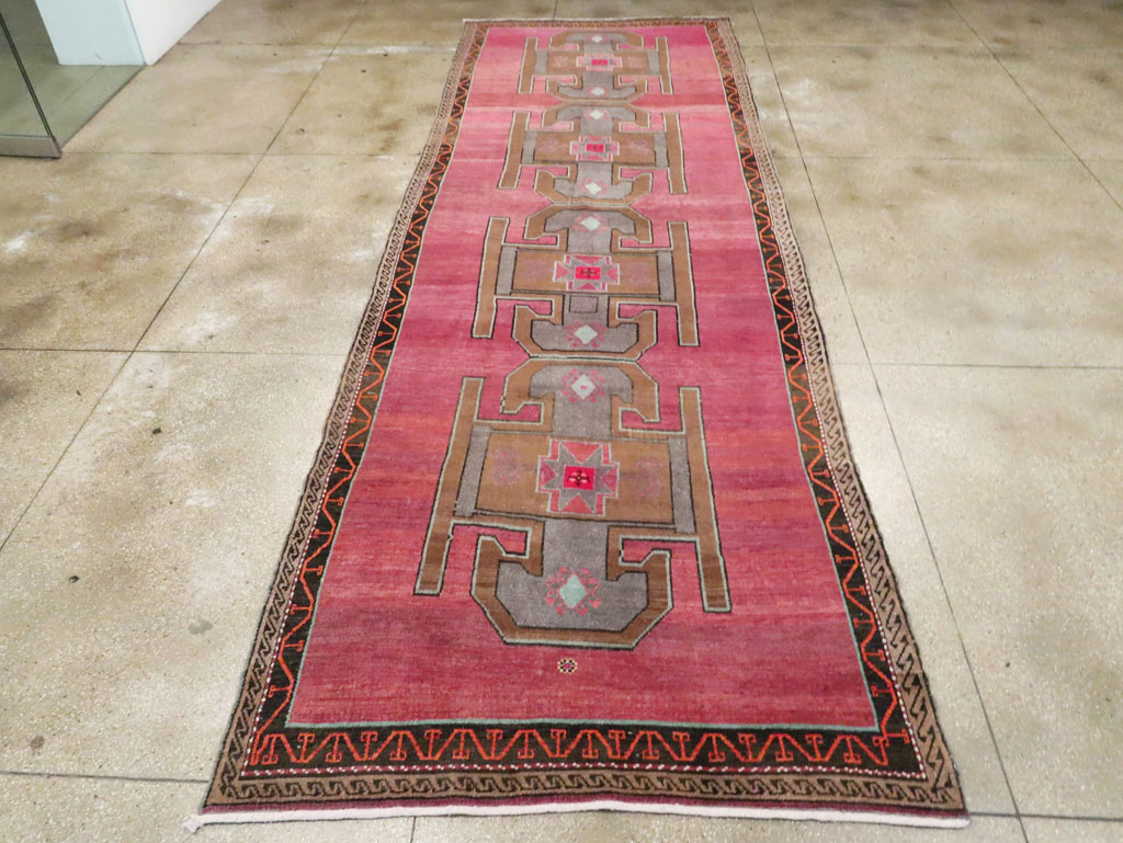 Vintage Mid-Century Anatolian Wide Gallery Runner, No.30389 - Galerie Shabab
