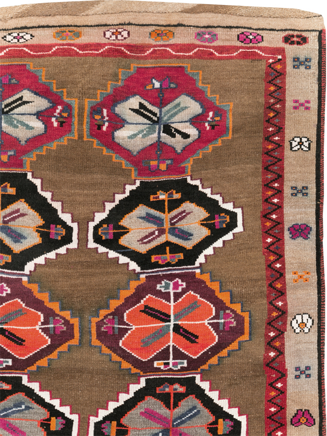 Vintage Turkish Anatolian Small Room Size Carpet, No.30390 - Galerie Shabab