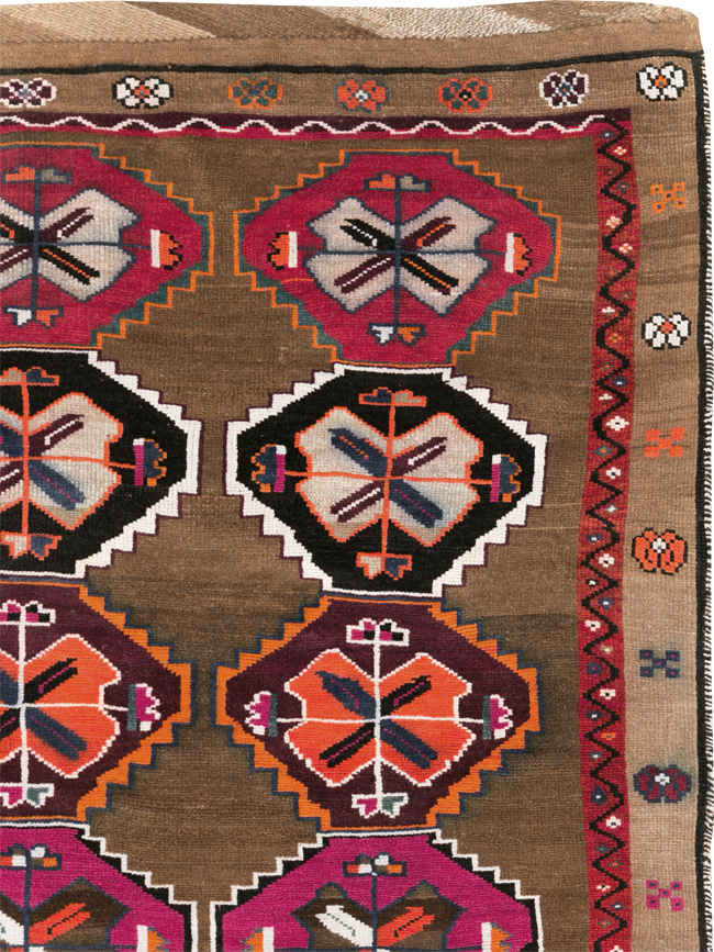 Vintage Turkish Anatolian Small Room Size Carpet, No.30390 - Galerie Shabab